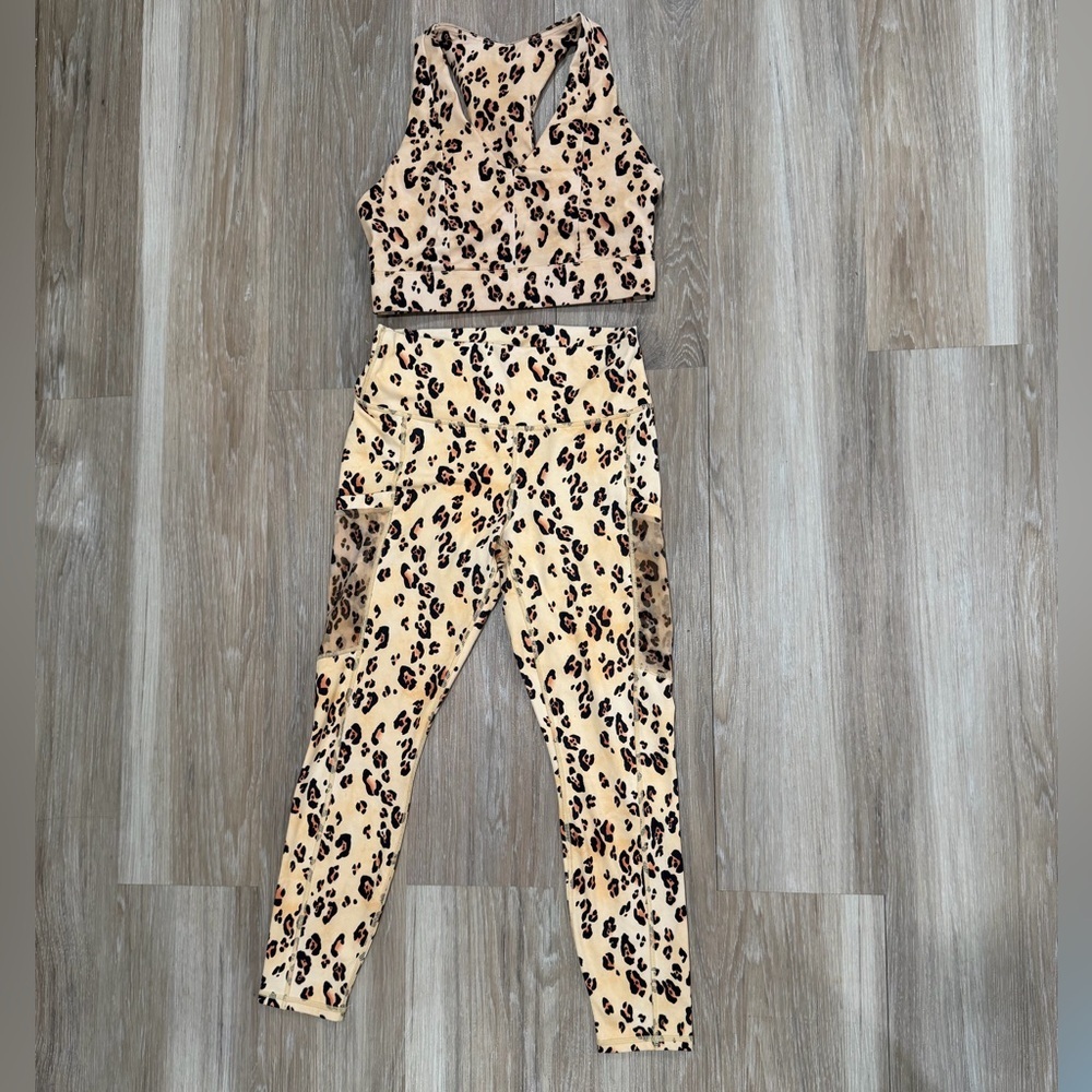 Fabletics Size M Two Piece Leopard Print Set - Picture 2 of 11